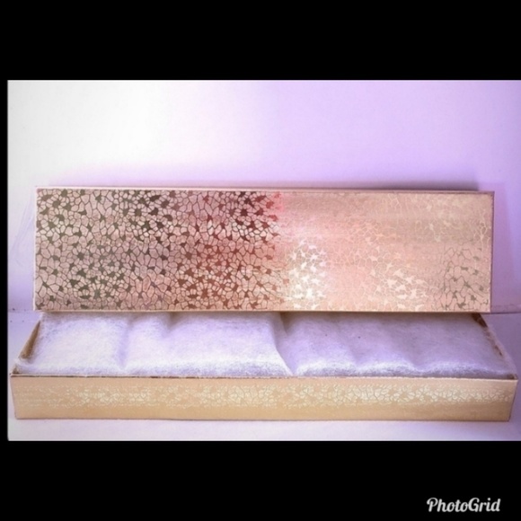 Handcrafted 8" Seed Beaded Bracelet - Picture 5 of 6